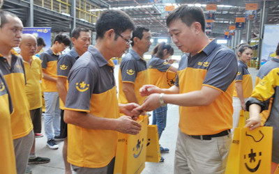 上世紀80至90年代年輕人和農民工進工廠或做泥水工;本世紀10年代主要從事個體工商戶、中介、快遞員和創業等;20年代開始轉入直播和自由職業者&hellip;每個時期隨著中國經濟轉型和技術升級更新,人們的工作就業也隨之轉變?