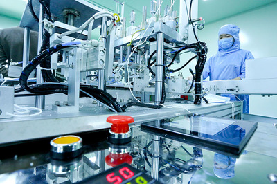 甘肅臨澤開足馬力生產(chǎn)口罩 助力國外疫情防控