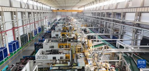 新華社 馬力全開(kāi) 拼開(kāi)局 武漢經(jīng)開(kāi)區(qū)新春生產(chǎn)一線觀察